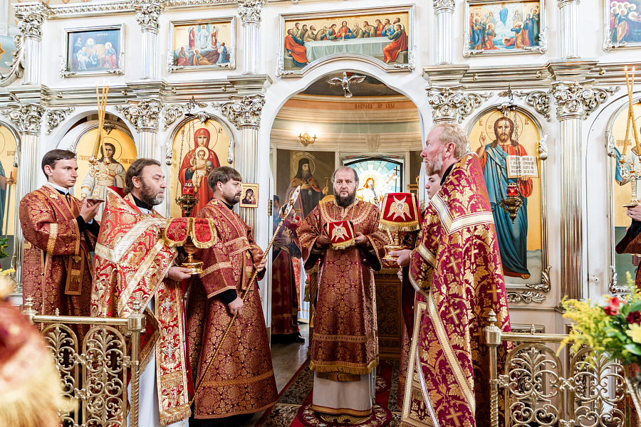 Архиерейское богослужение в Борисо-Глебском храме села Енино г.о. Серпухов